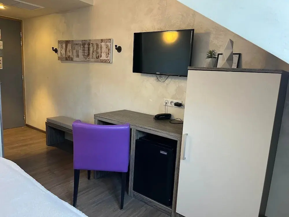 Economy room