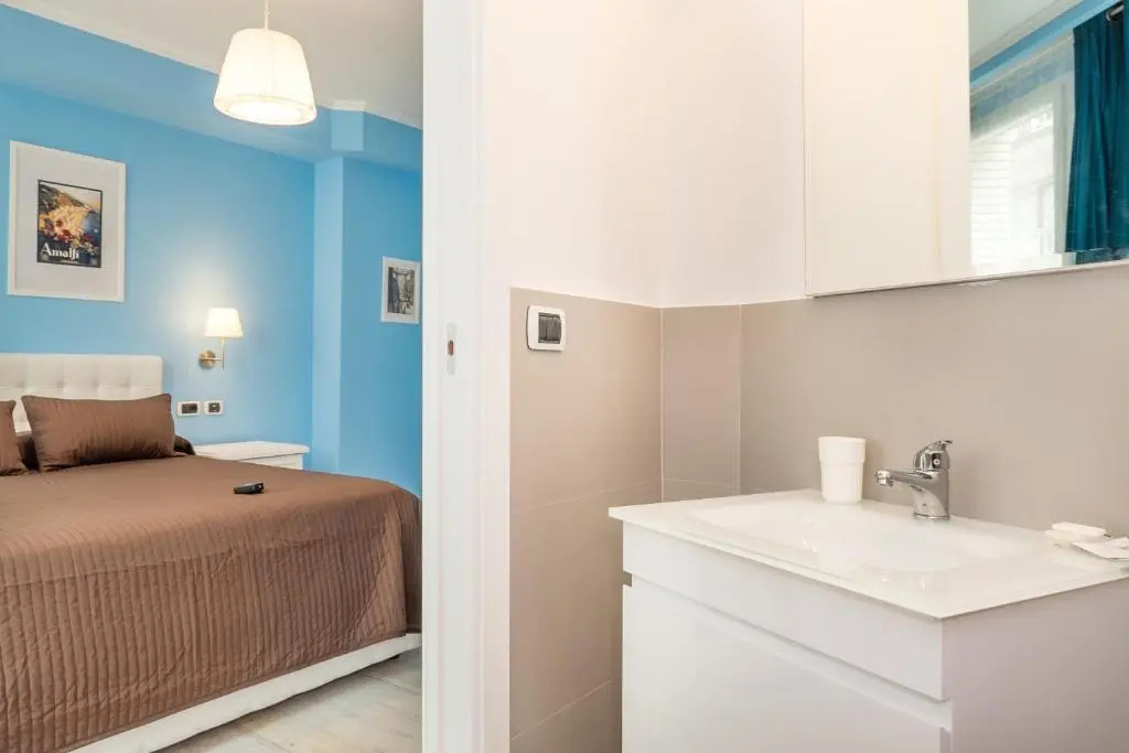 Deluxe Double room (full double bed)