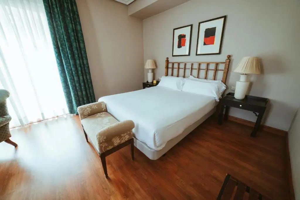 Double room (full double bed)