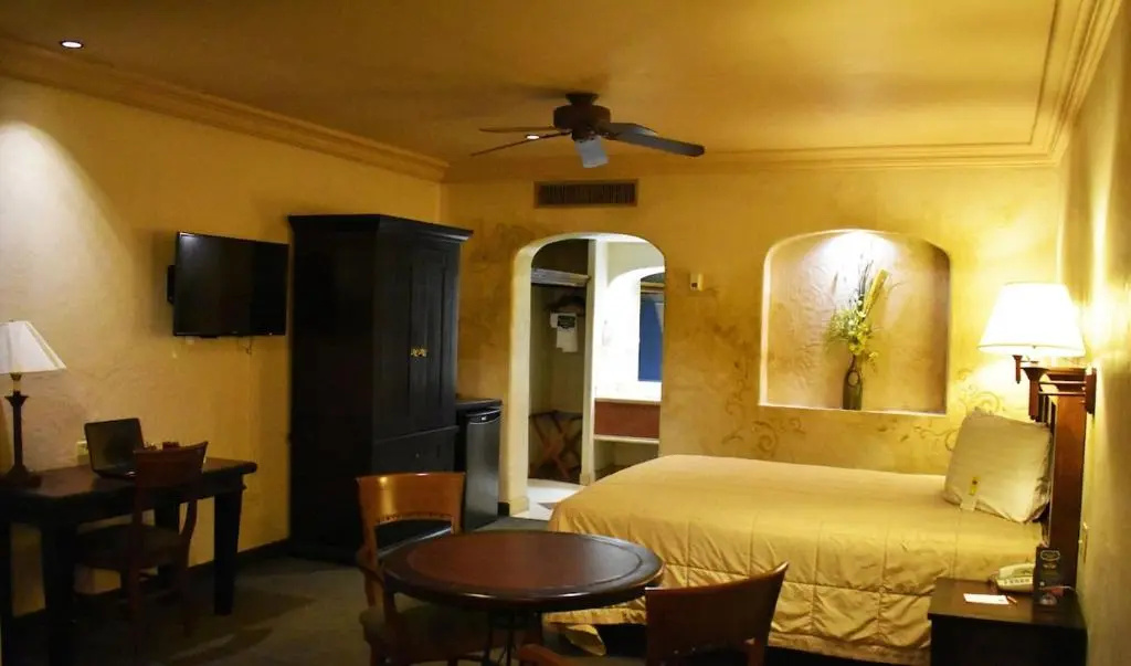Deluxe Studio