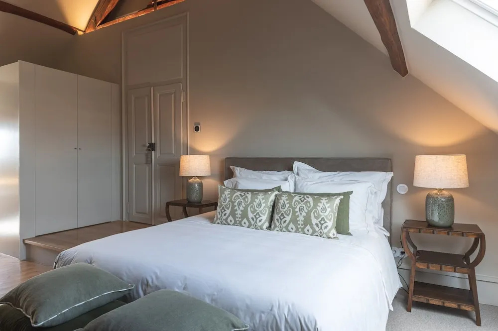 Premium Double room (full double bed)