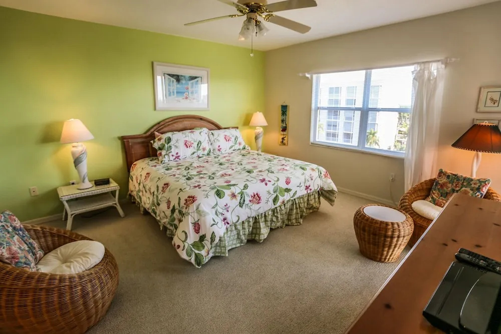 Hibiscus 844 by Distinctive Beach Rentals