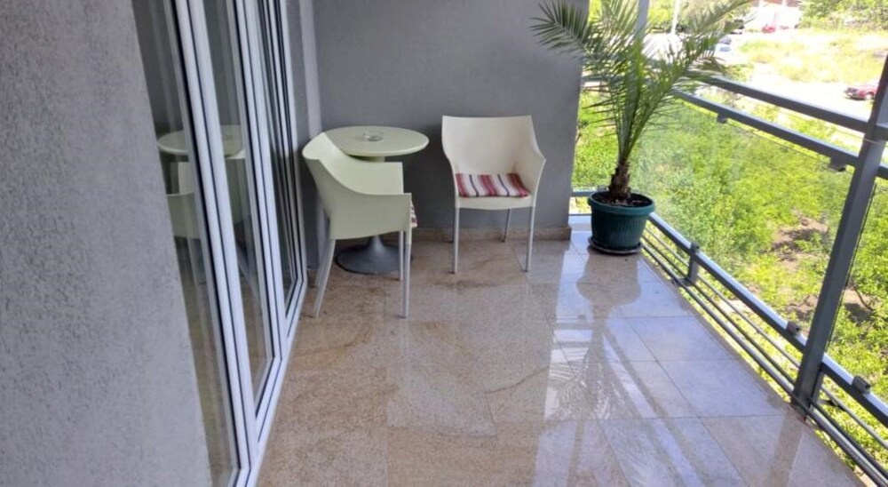 Balcony & Terrace