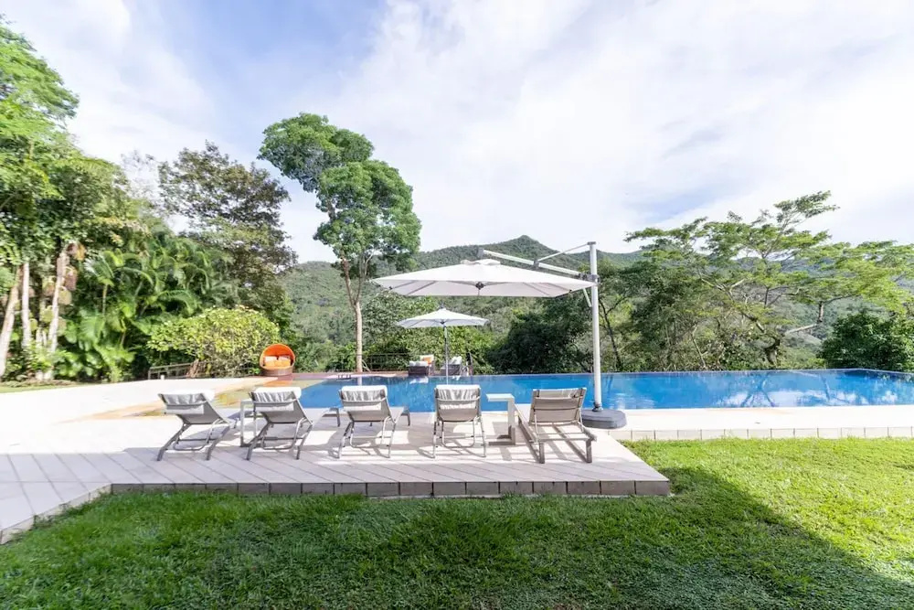 w Glowing 4BR Villa w Pool at Mesa de Yeguas
