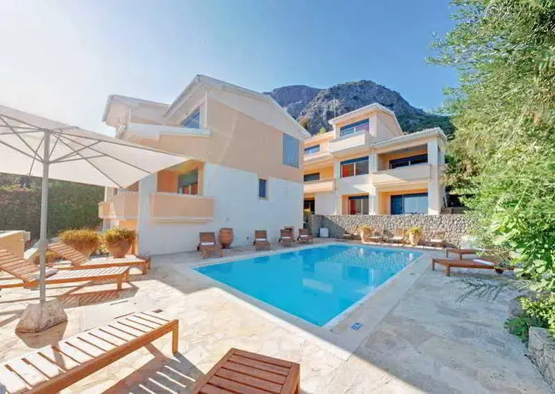 Glyfa Apartments