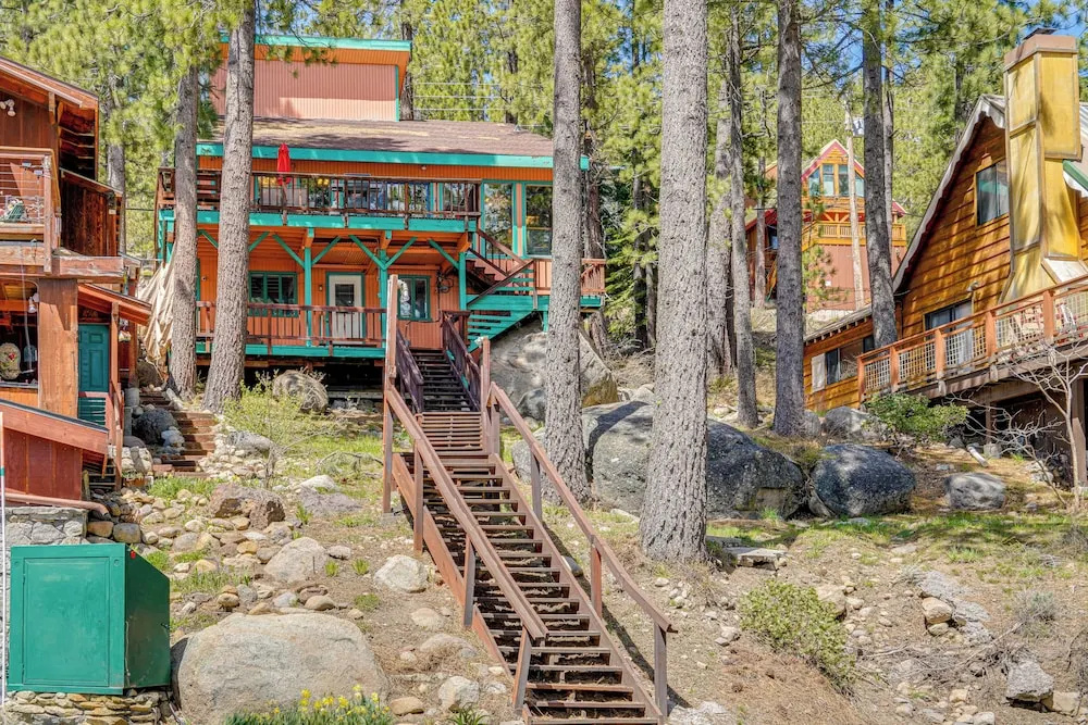Waterfront Truckee Cabin on Donner Lake!