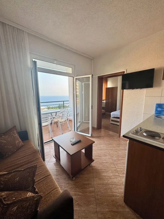 2 Bedrooms Apartment with balcony and with sea view