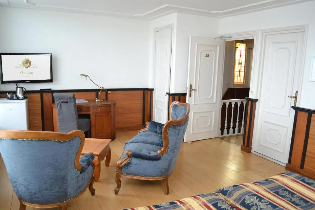 Lobby & Reception