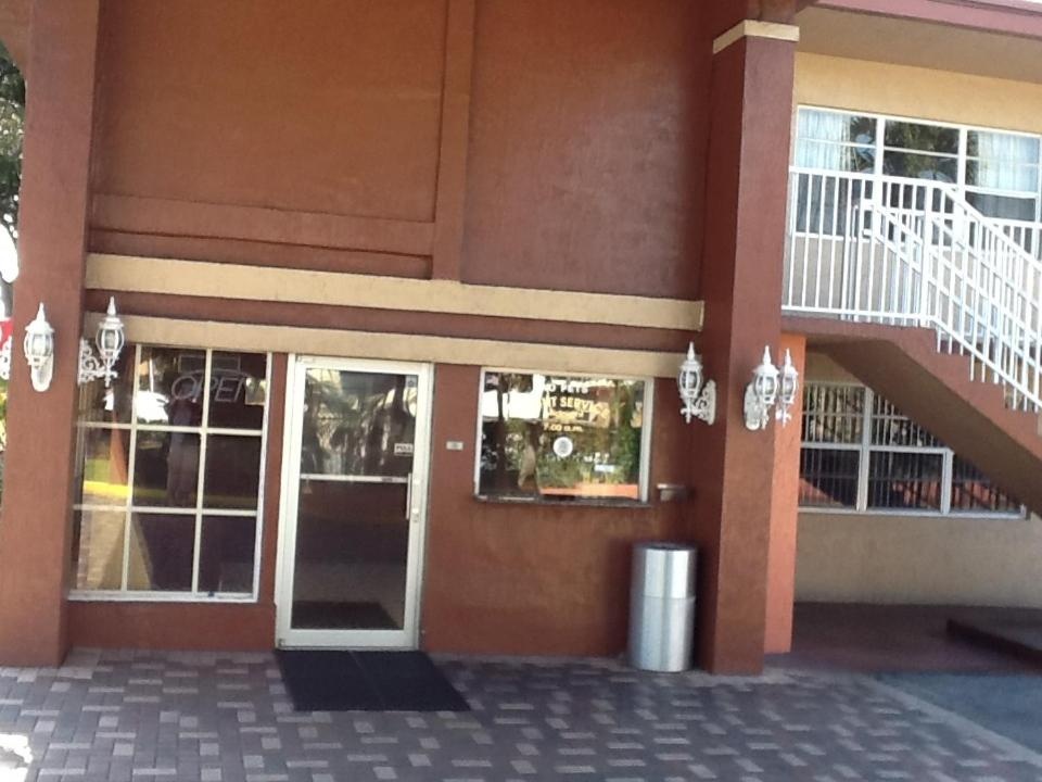 Americas Best Inn and Suites Fort Lauderdale North