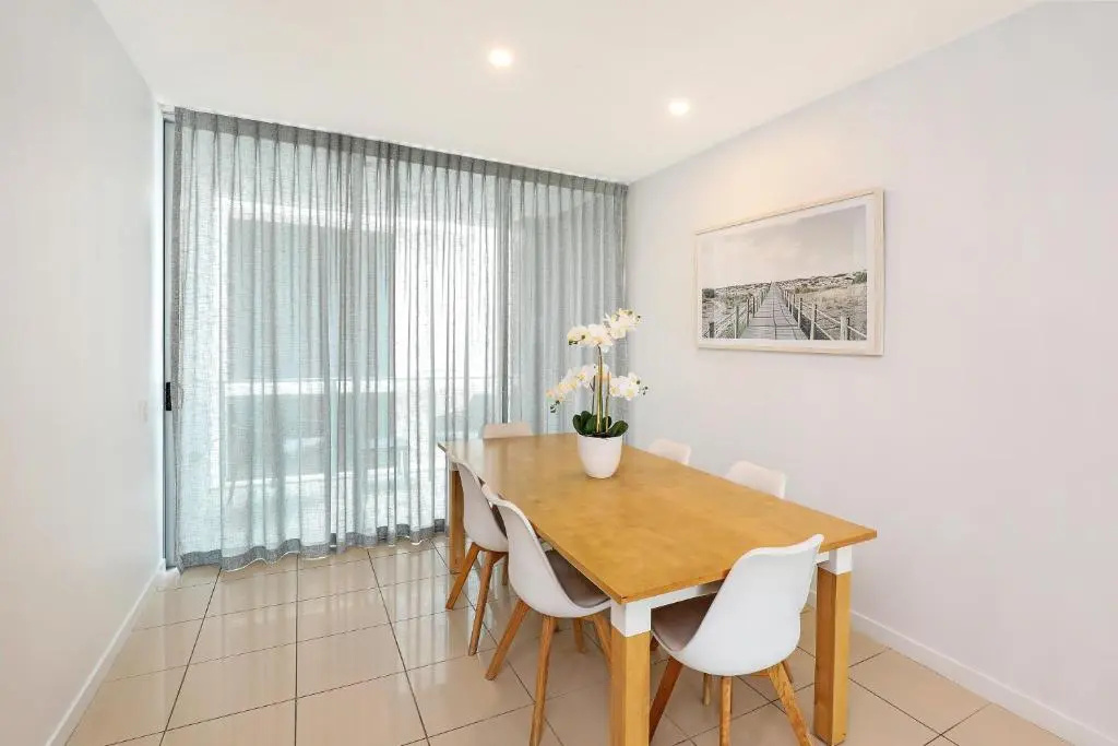 3 Bedrooms Apartment