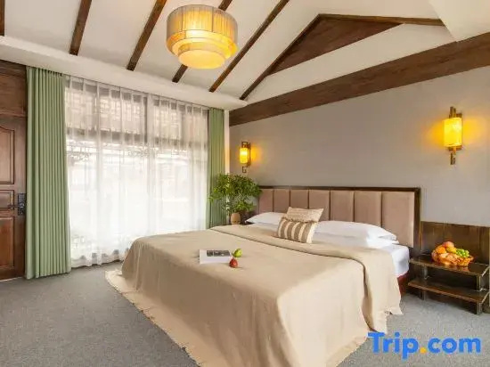 Standard room with mountain view