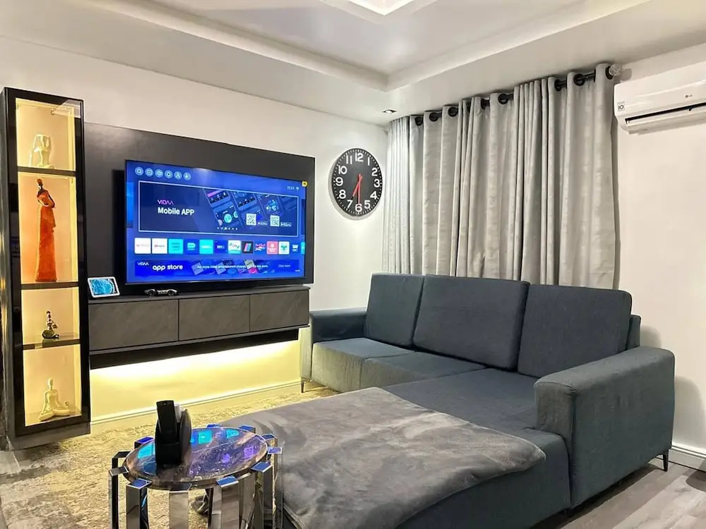 Luxurious Abuja Apartment With Private Entrance & Central AC