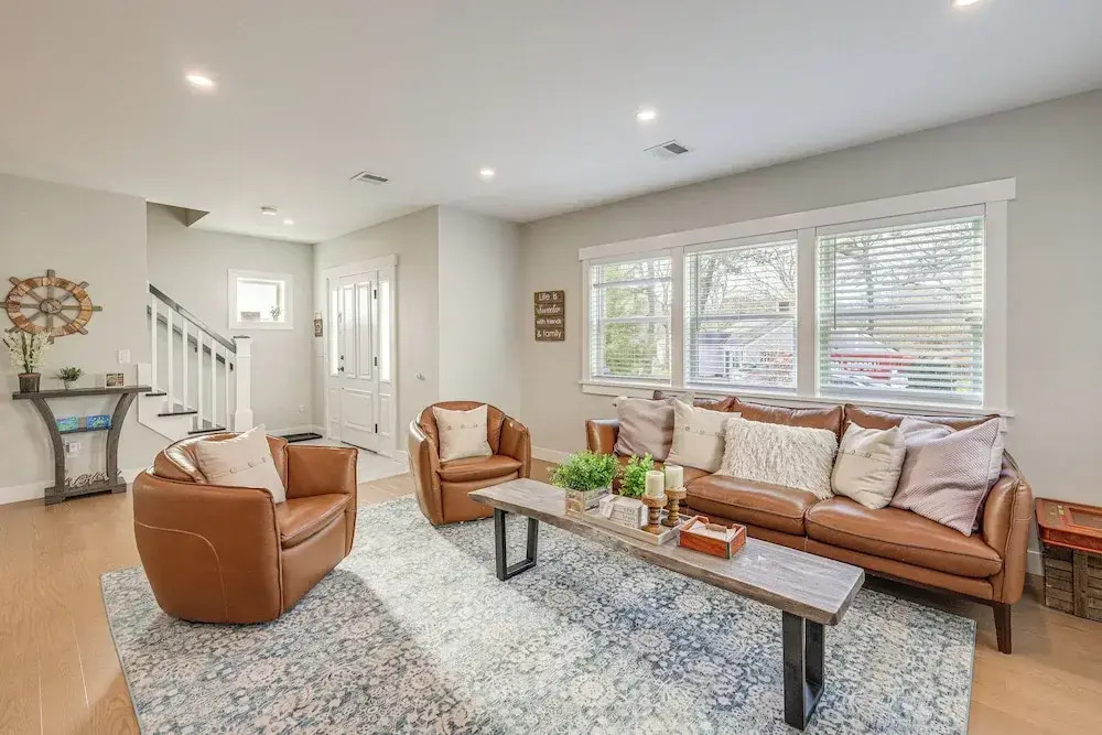 Modern Cape Cod Home w/ Patio: 2 Mi to Beaches! — фото 5