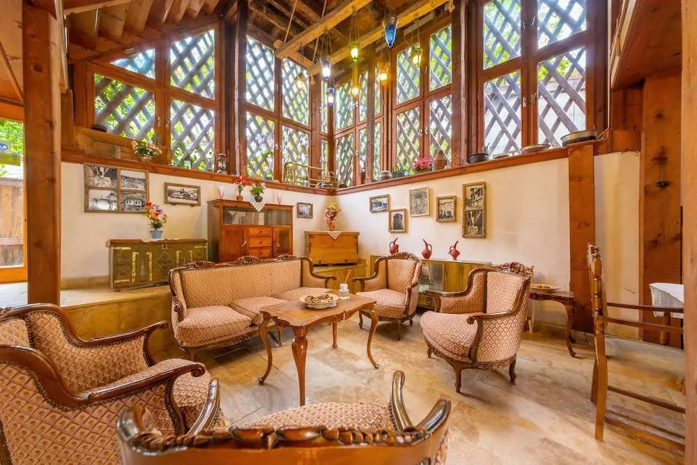Lobby & Reception