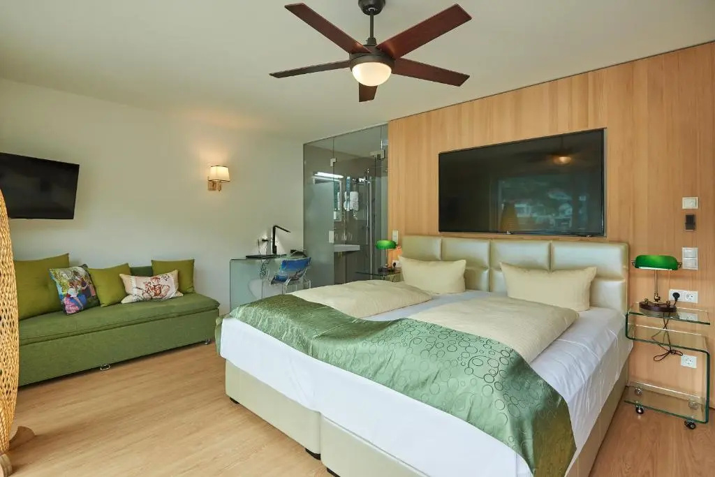Standard Double room with balcony (full double bed)