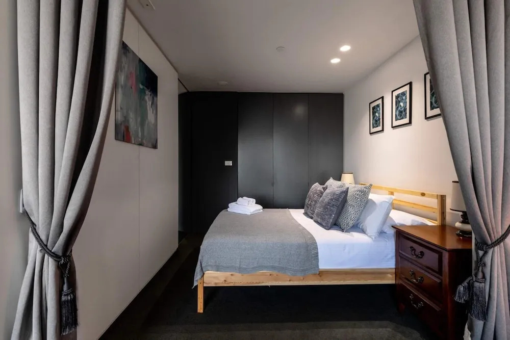 1 Bedroom Apartment in Prahran with Balcony