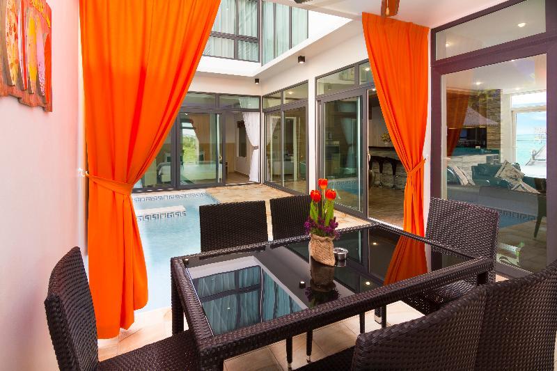 Вилла с 3 комнатами с балконом в Tropicana Pool Villa