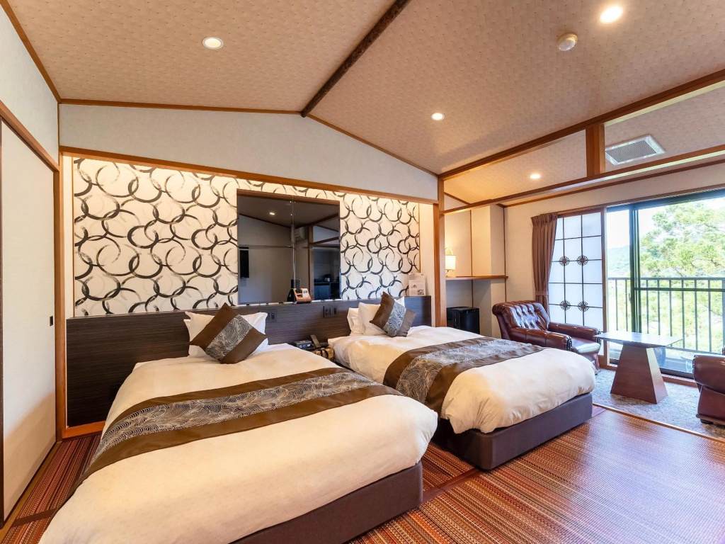 Livemax Resort Yuhigaura Kitu Onsen — 4