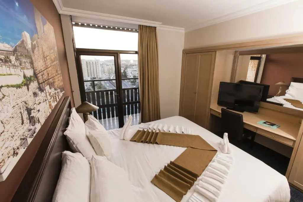 Deluxe Double room (full double bed)