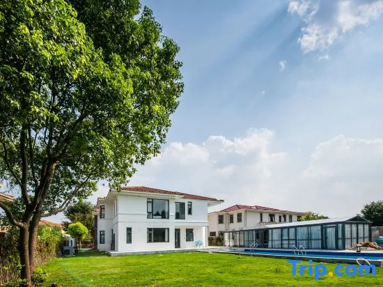 Qinyuan Lake View Pool Villa