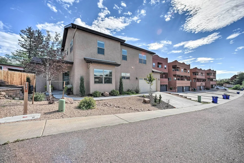 Modern Home w/ Patio Near Garden of the Gods!