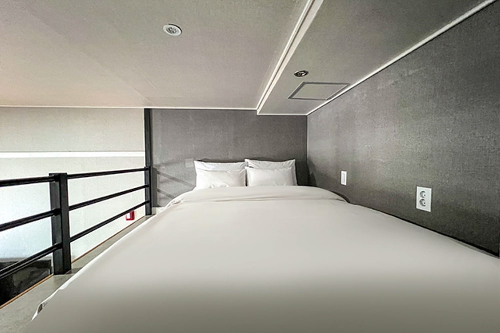 Deluxe Duplex room with city view
