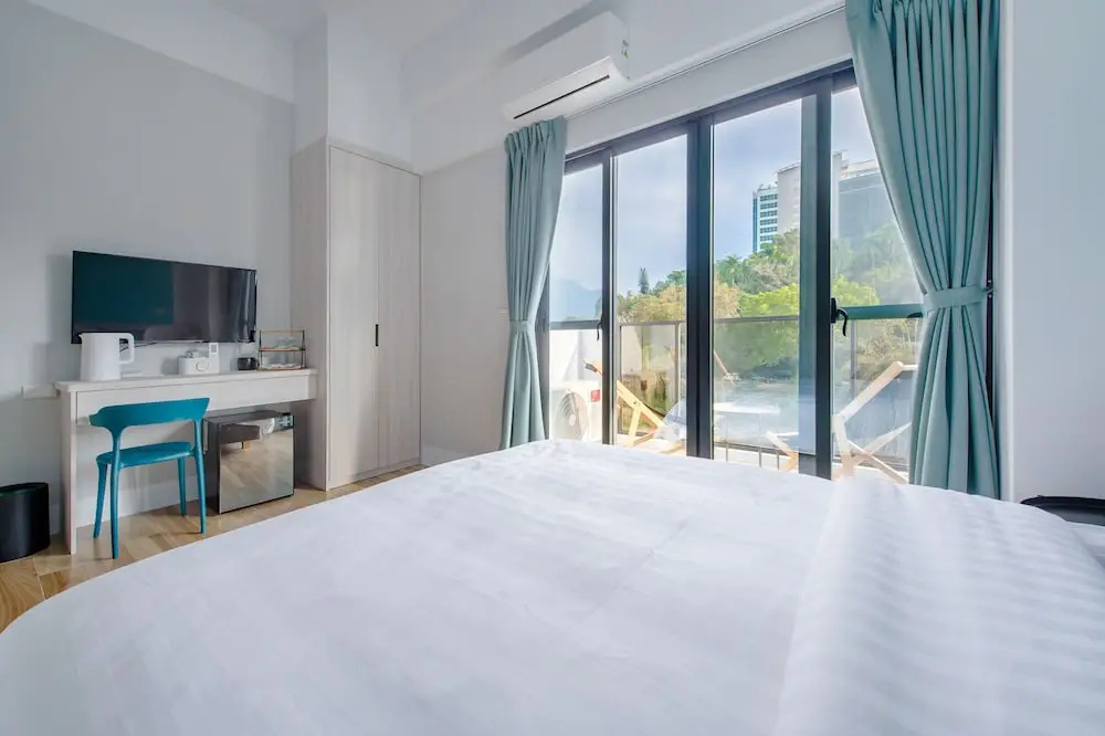 Superior Double room with balcony (full double bed)