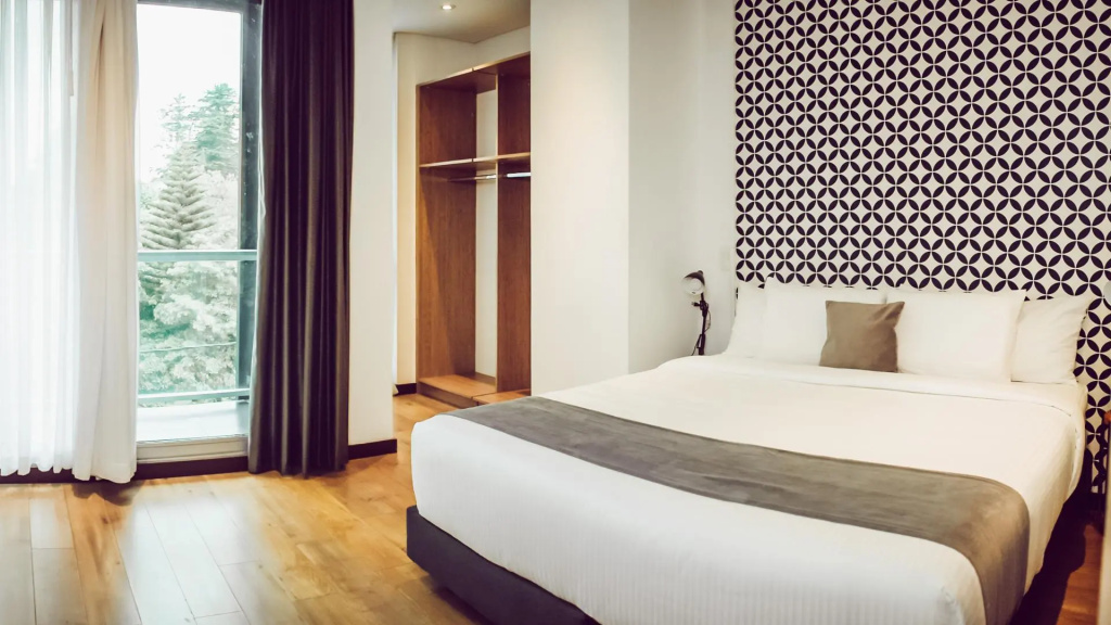 Double Suite (full double bed)