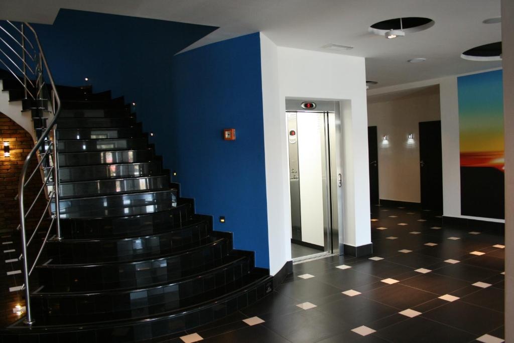 Lobby & Reception