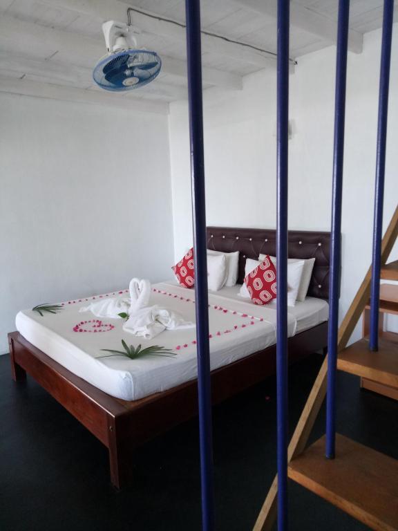 Happy Bay Guest House And Restaurant