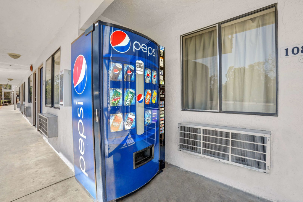 Motel 6 Fresno, CA - Belmont Ave