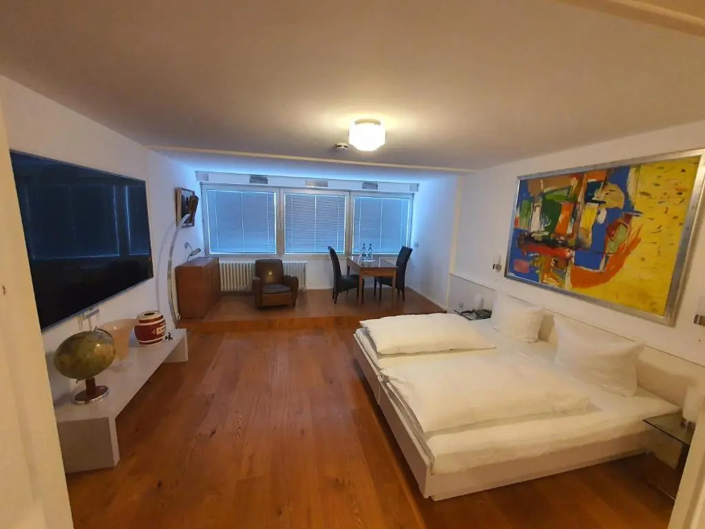 Deluxe Studio
