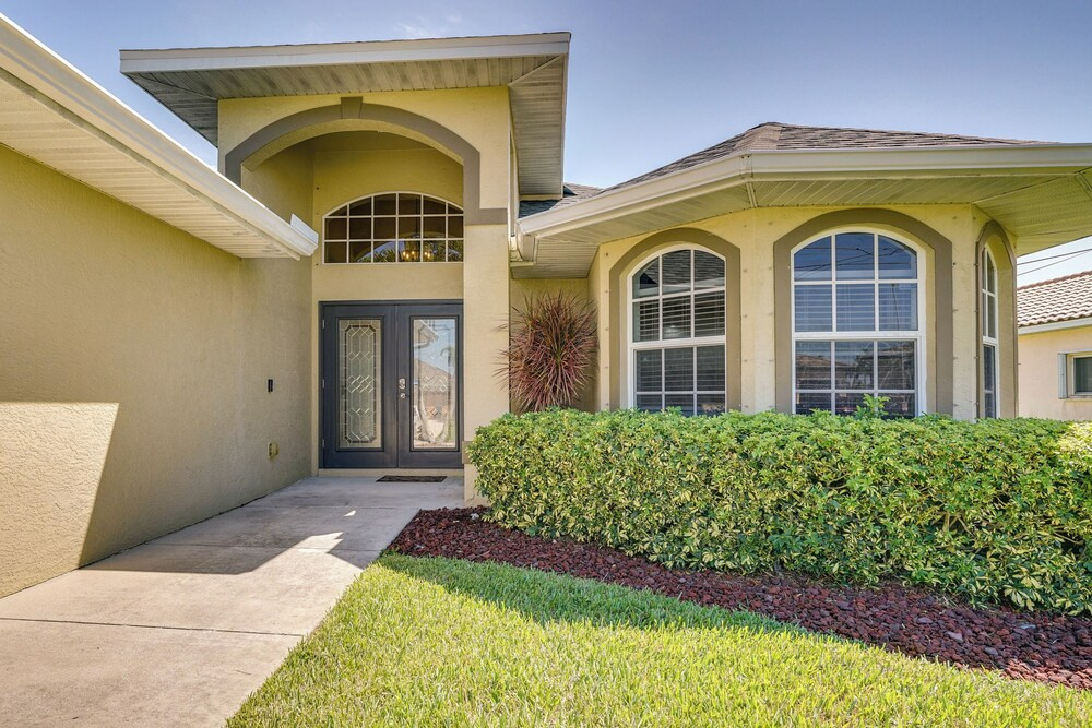 8 Mi to Beach: Cape Coral Home w/ Lanai + Pool
