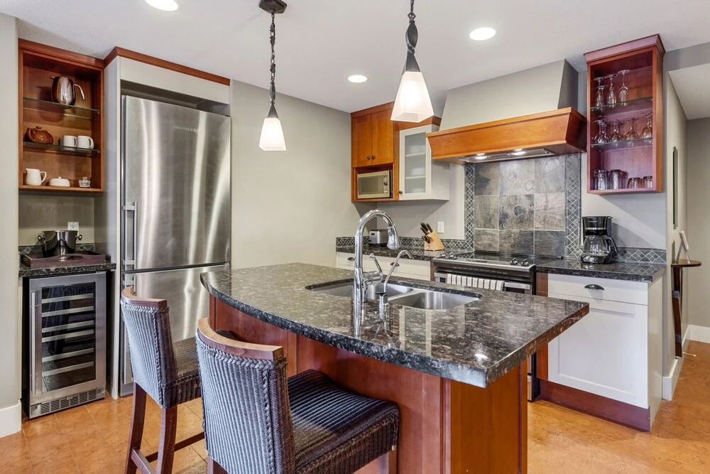 Exquisite 2BR/2BTH Luxury Condo with Mountain View - фото 18