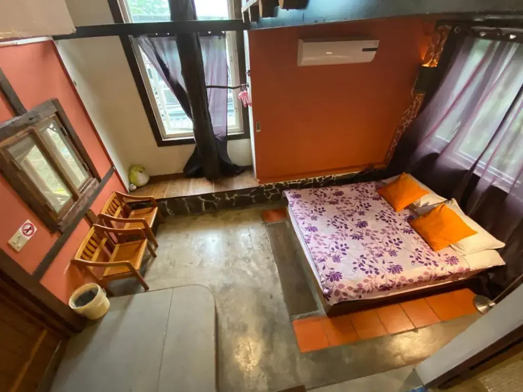 Standard Family room with garden view
