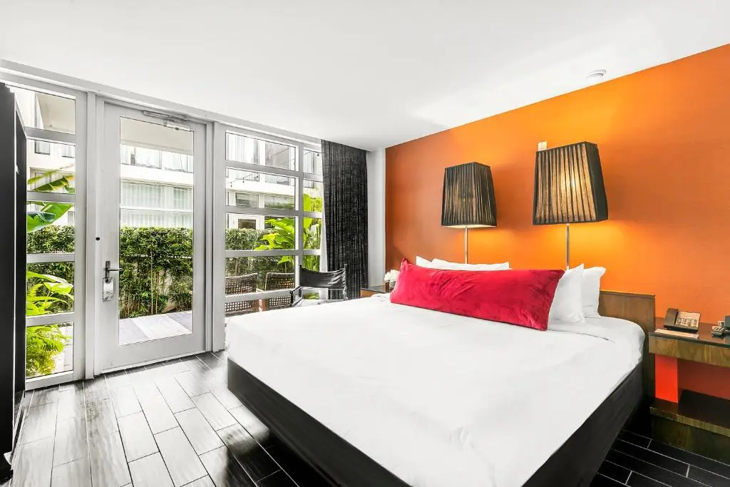 Deluxe Double room with garden view (full double bed)