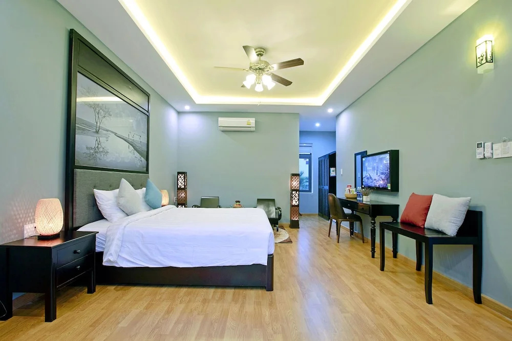 Deluxe Double room with pool view (full double bed)