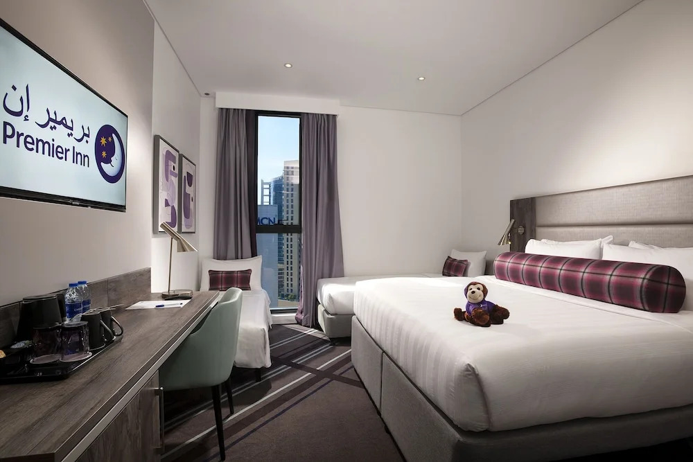 Ramada Hotel Dubai бассейн