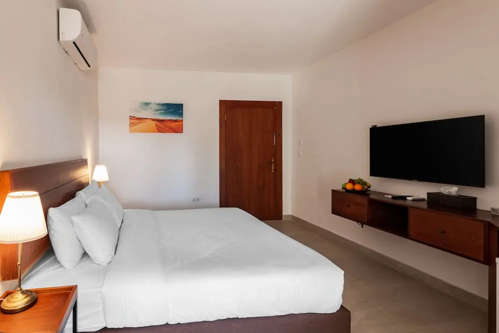 1 Bedroom Deluxe Double room with city view (full double bed)