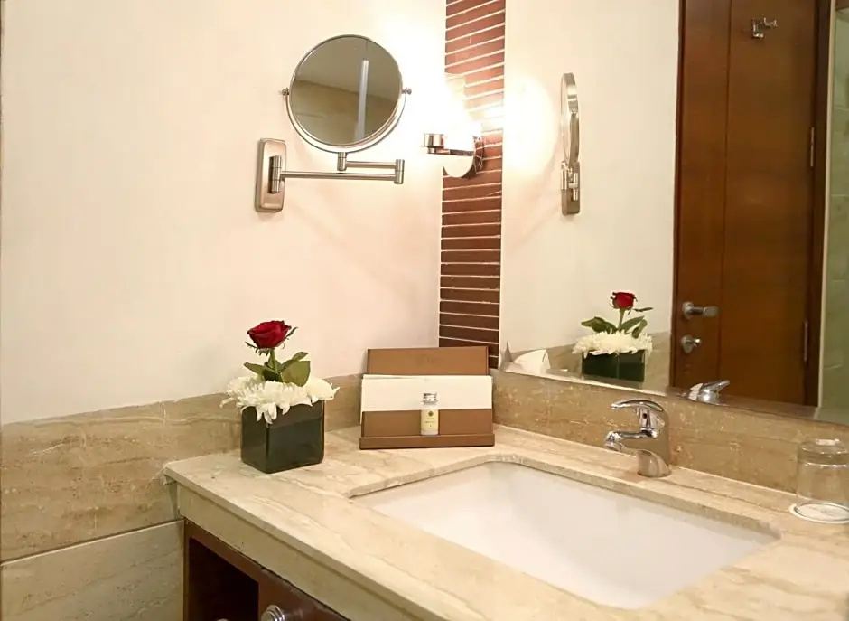 Double Suite full double bed