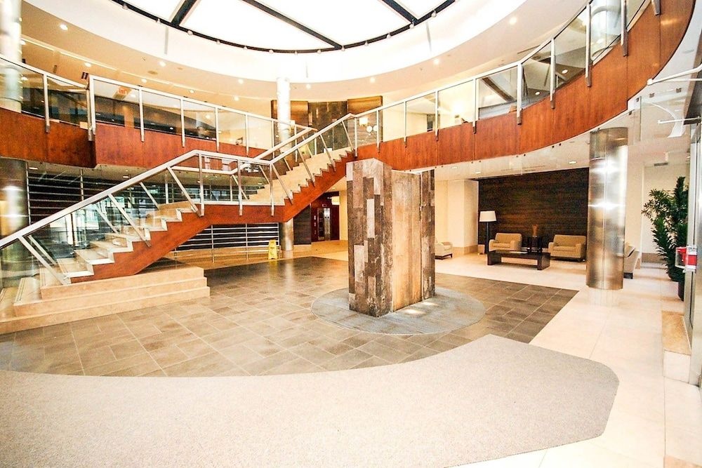 Sarkar Suites - 3880 Duke of York Blvd