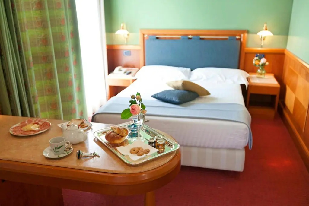 Double room (full double bed)