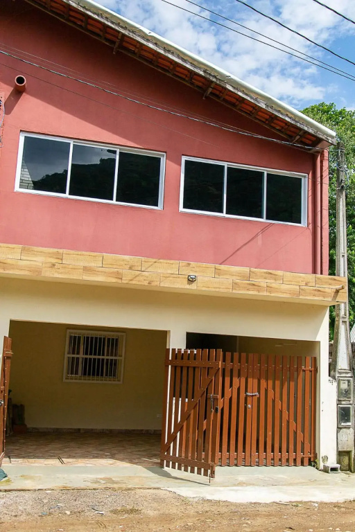 Incrivel casa com churrasqueira em Maranduba SP