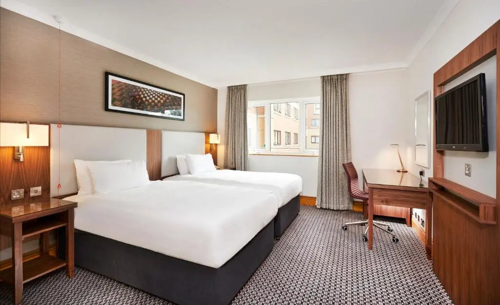 Doubletree by Hilton Hotel Coventry Room Type - KING DELUXE ROOM