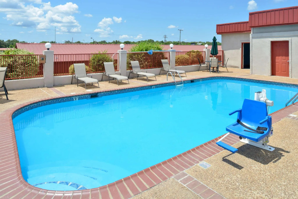 Americas Best Value Inn Batesville - фото 5