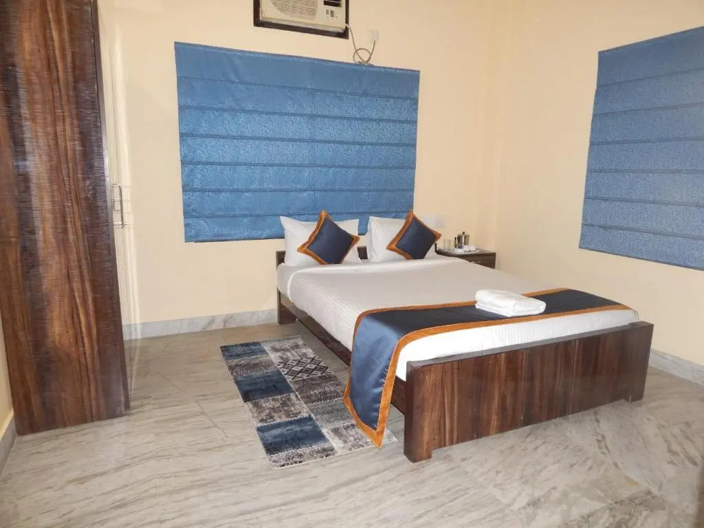 Standard Double room (full double bed)