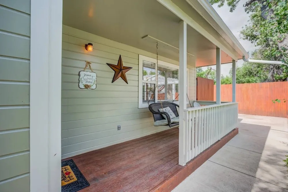 3 Bedroom Downtown with Firepit