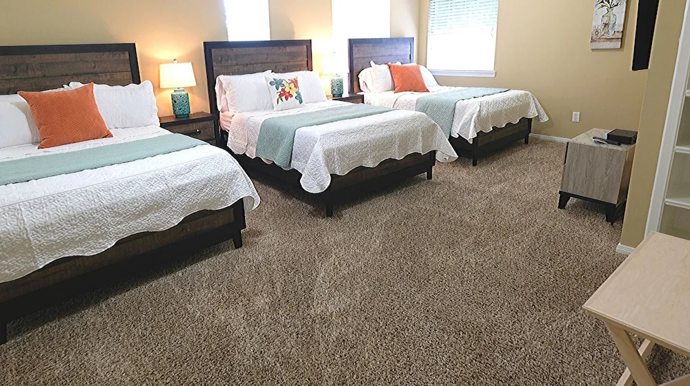 6Bdrm 3.5Bath 14Beds - 2 Story Houston