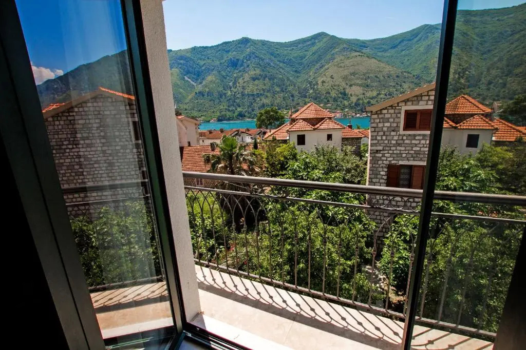 Standard Double room with partial sea view (full double bed)