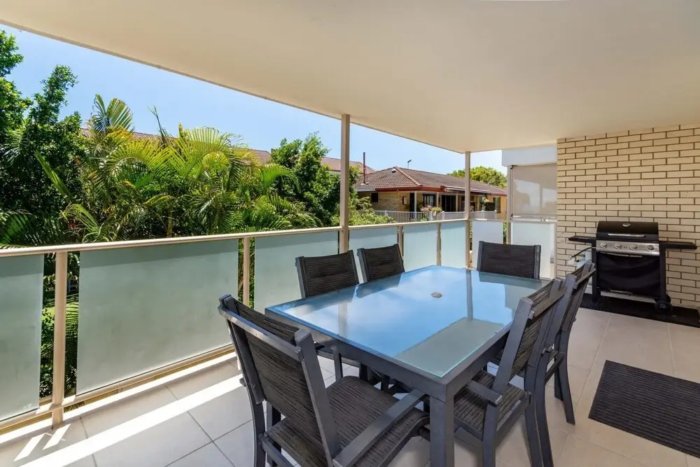 Freshly revovated Dog Friendly House walking distance to Waterfront!